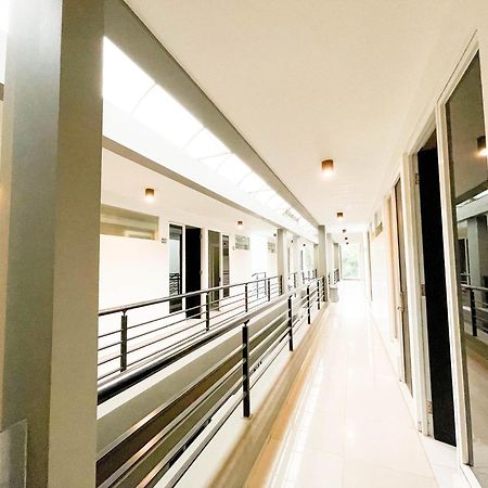 בניוואנגי New Surya Hotel מראה חיצוני תמונה