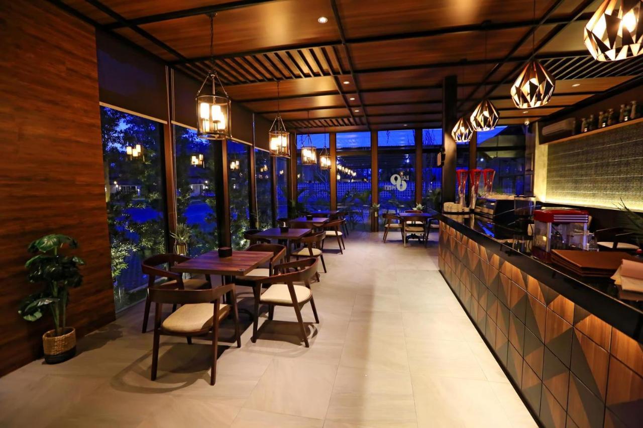בניוואנגי New Surya Hotel מראה חיצוני תמונה