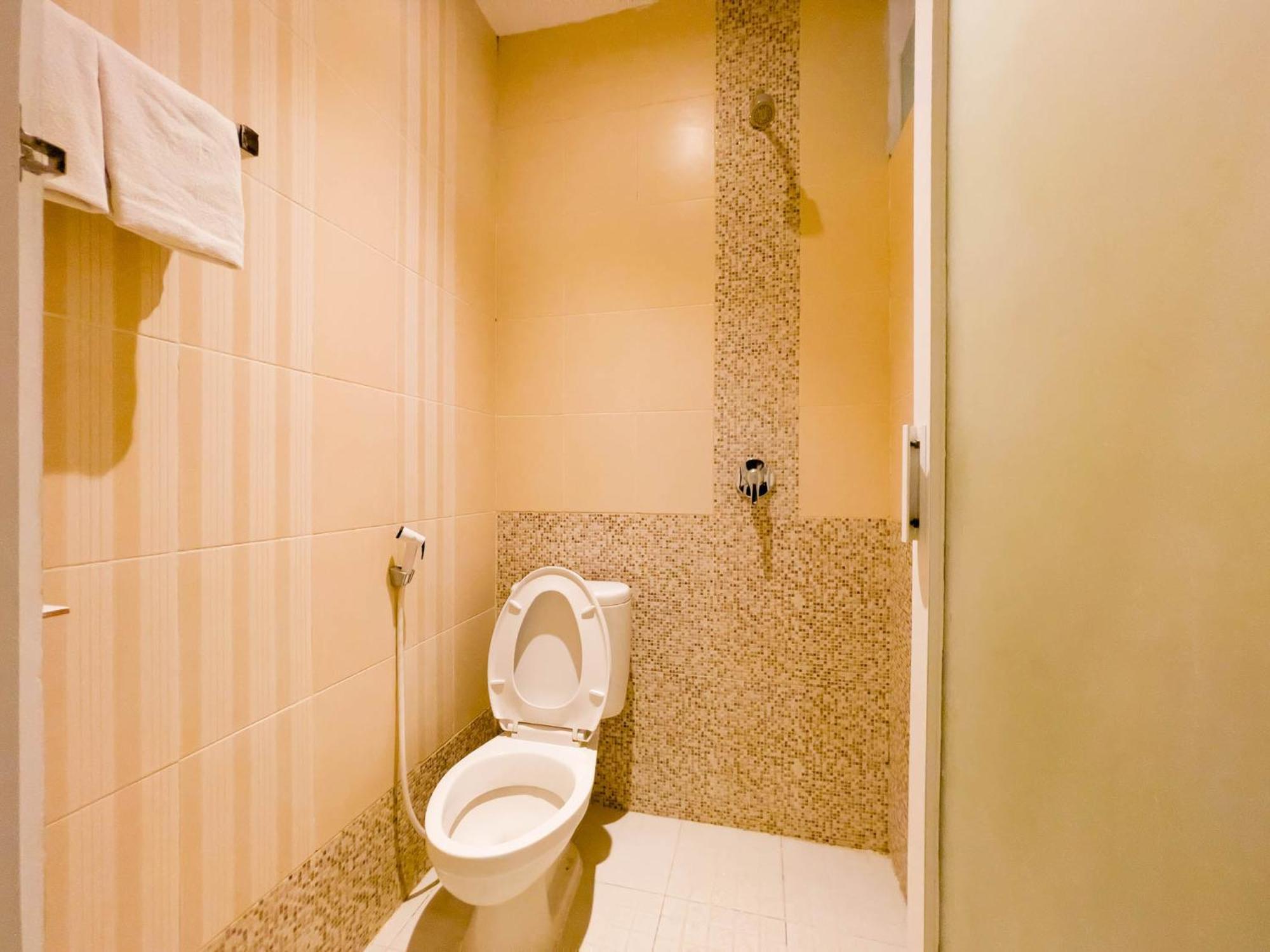 בניוואנגי New Surya Hotel מראה חיצוני תמונה