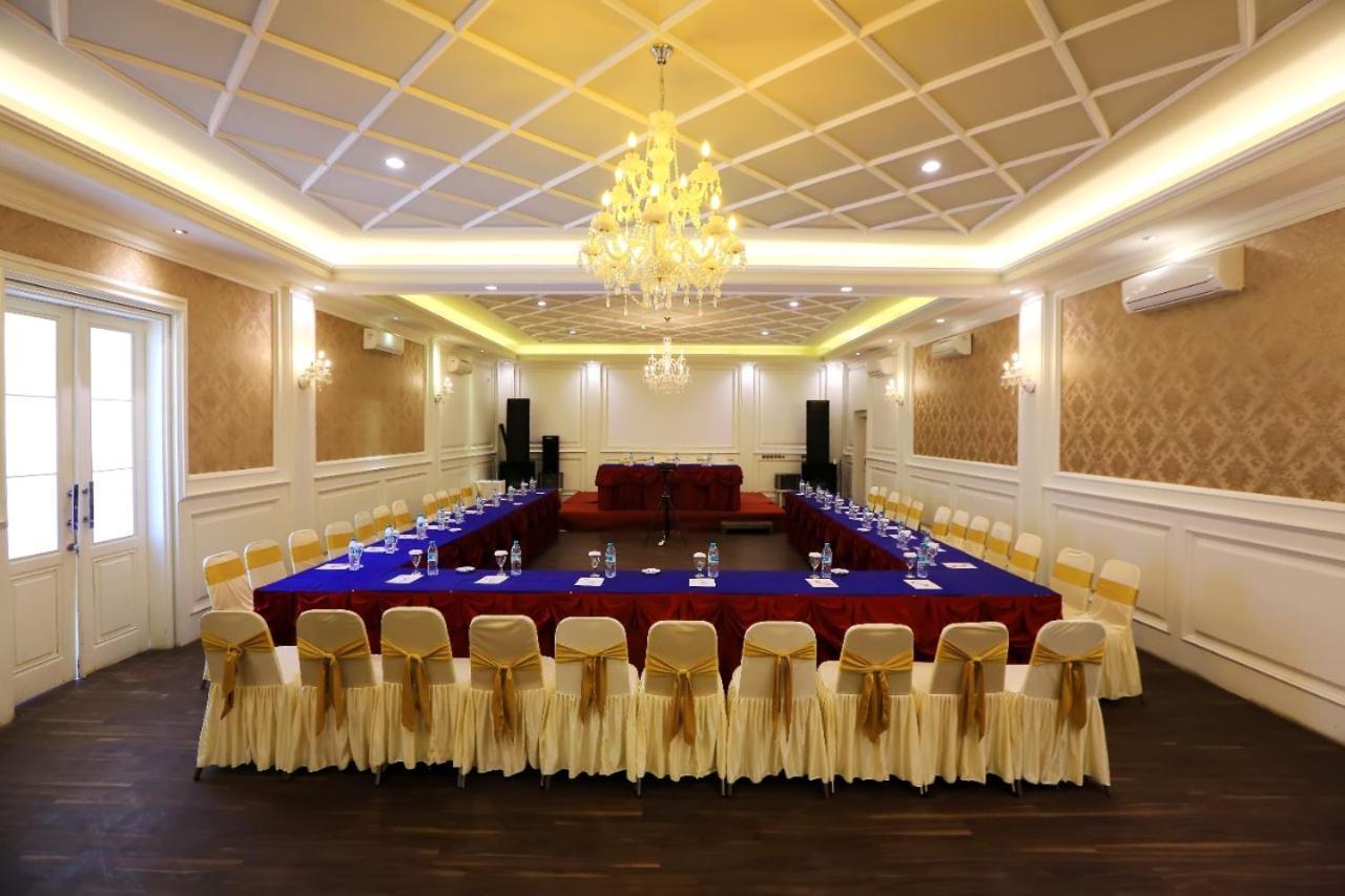 בניוואנגי New Surya Hotel מראה חיצוני תמונה