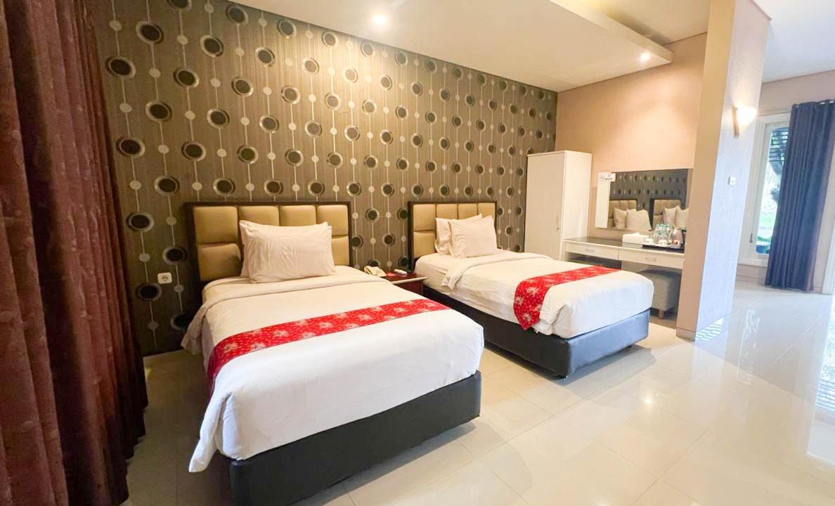 בניוואנגי New Surya Hotel מראה חיצוני תמונה