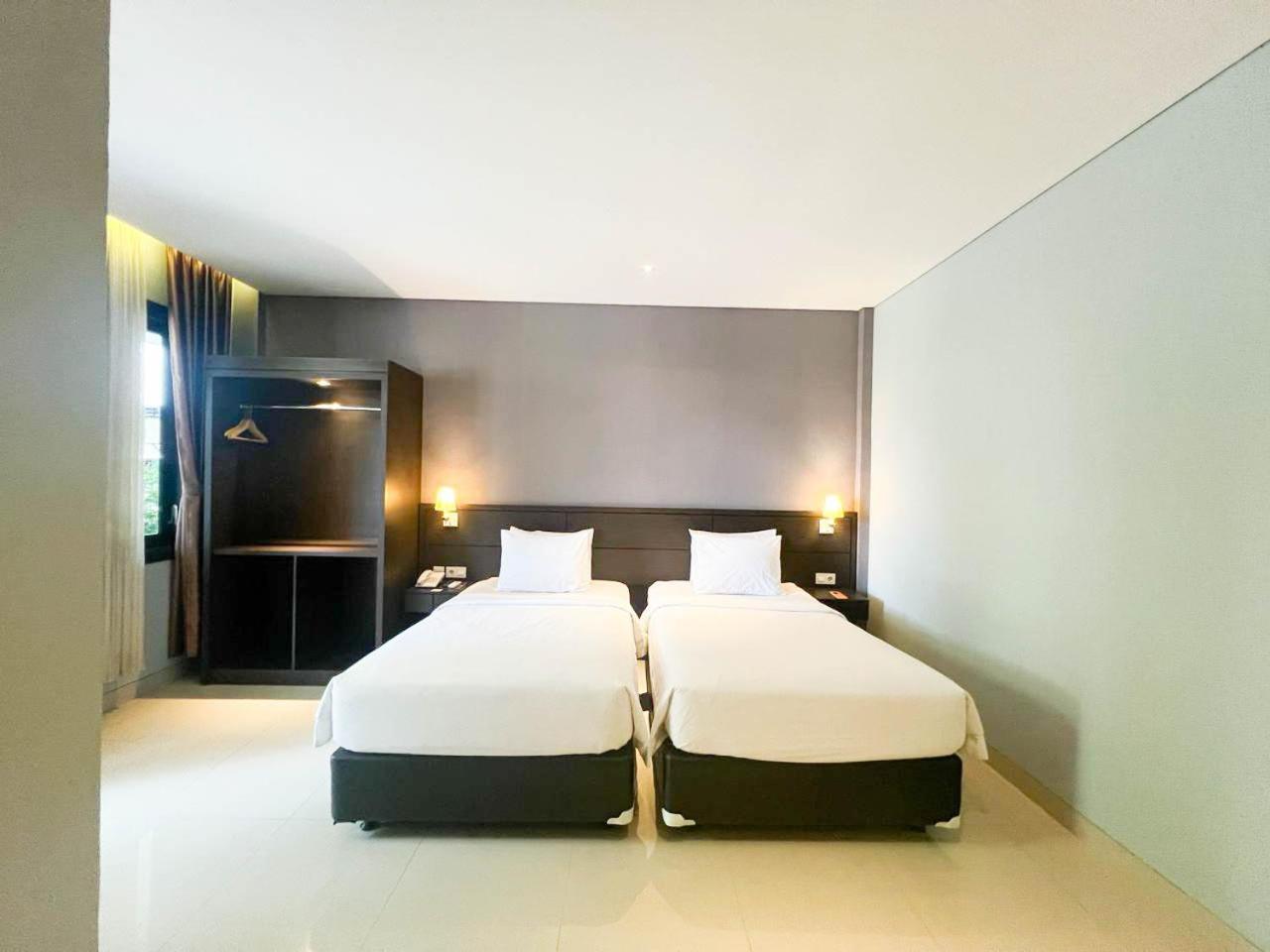 בניוואנגי New Surya Hotel מראה חיצוני תמונה