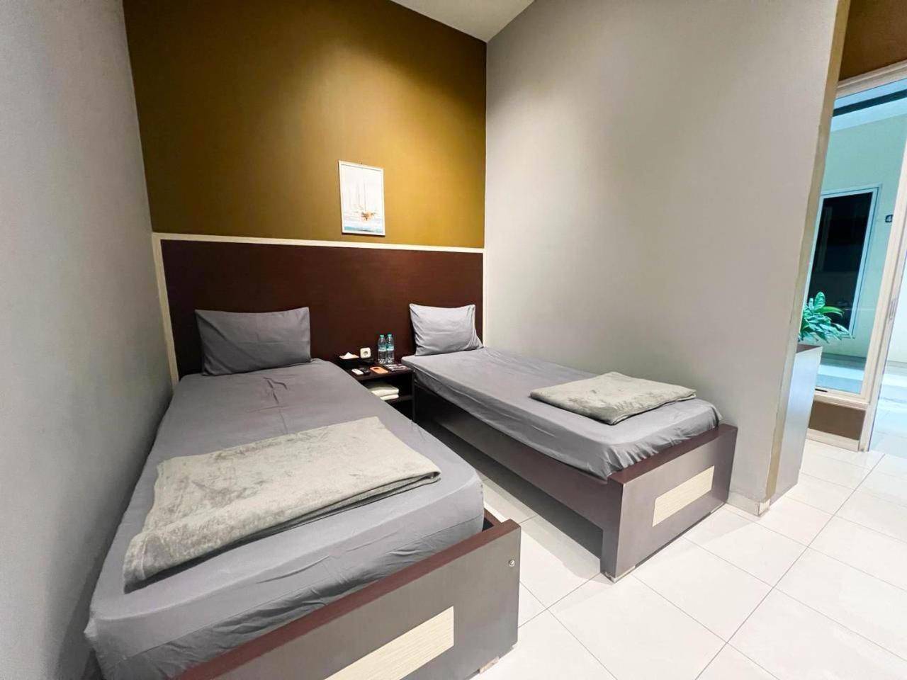בניוואנגי New Surya Hotel מראה חיצוני תמונה