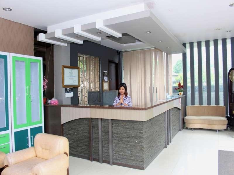 בניוואנגי New Surya Hotel מראה חיצוני תמונה